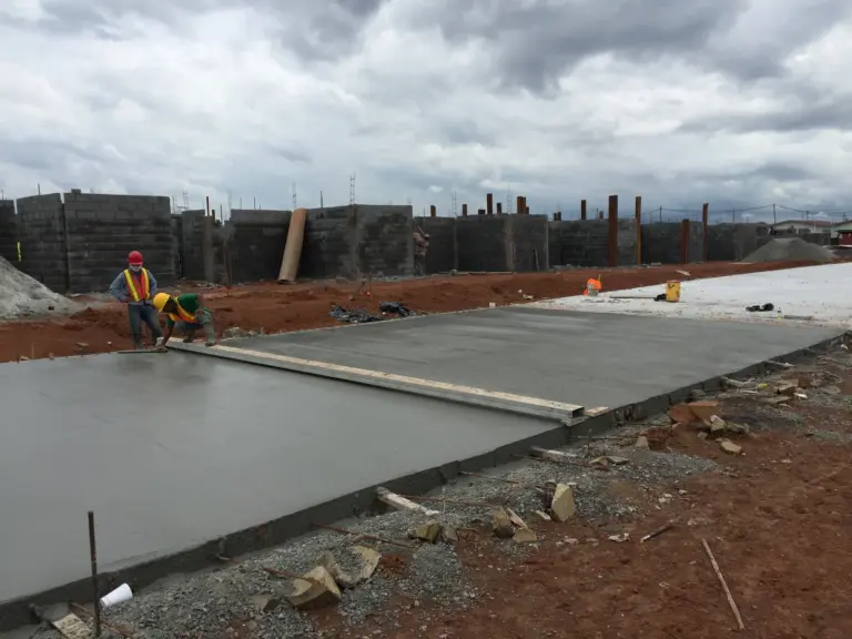 Pavimento de concreto en ejecución en Bosque Dorado, Tecno Systems Investment Inc.